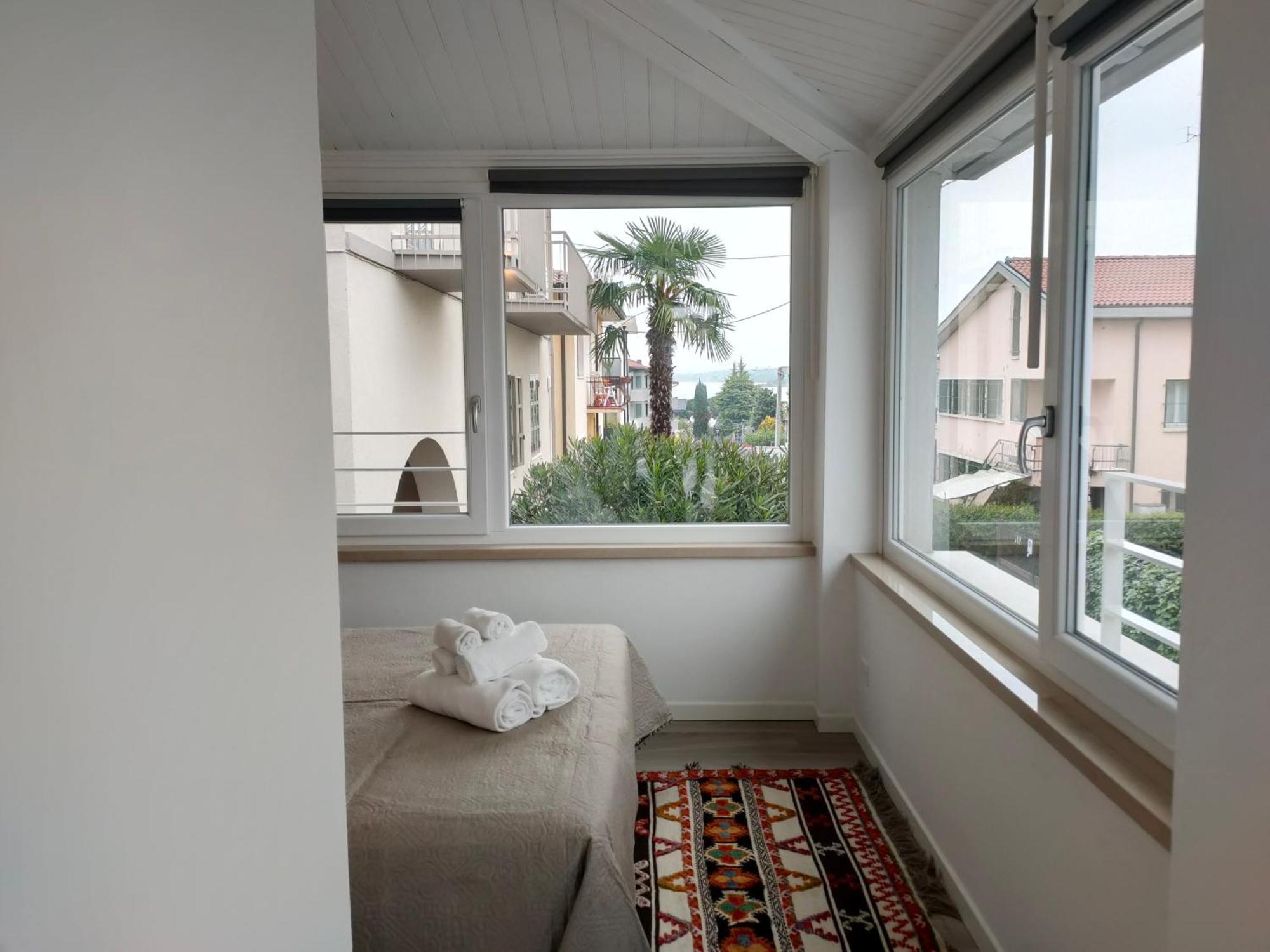 Iris Ar Holiday-Home Peschiera del Garda Bagian luar foto